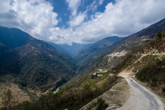 Start of road to Sela pass