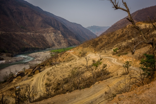 Dry and hot road up to Terhatum/Menglyung