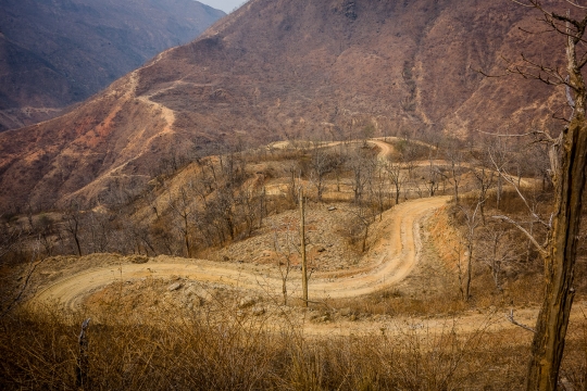 Dry and hot road up to Terhatum/Menglyung
