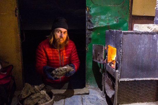 Firing stove with cow dung