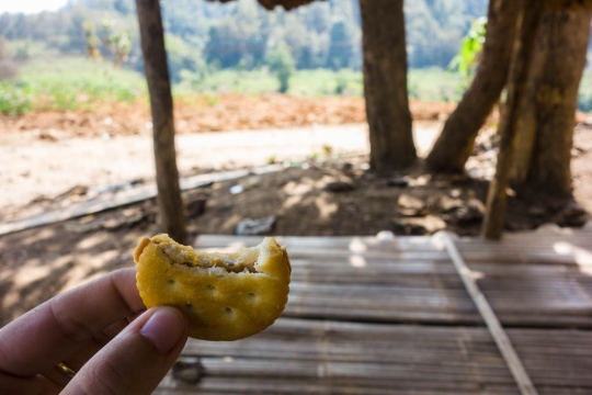 Snack time with peanutbutter crackers