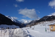 The cycling route is not cleared from snow