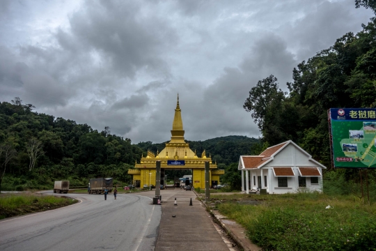 Laos border entry at Boten