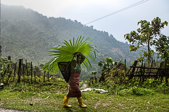 Local women with rainprotection
