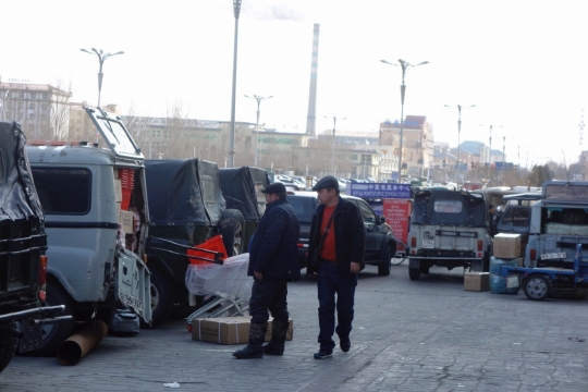 Jeeps in Erlian center waiting for people and goods