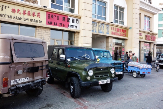 Jeeps in Erlian center waiting for people and goods
