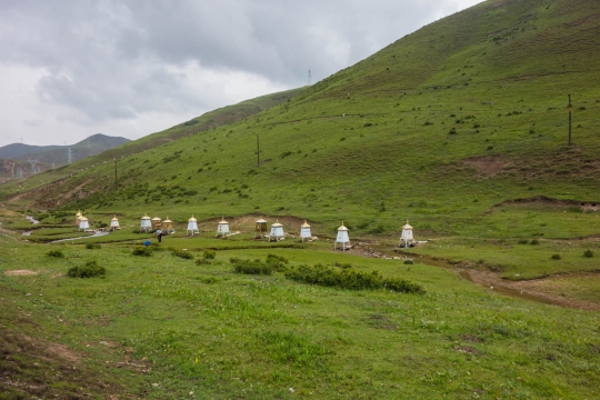 Small stupa's