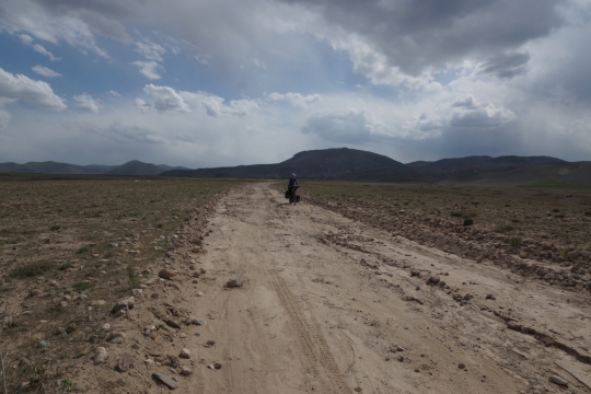 On a gravel road near Yazihuyuk