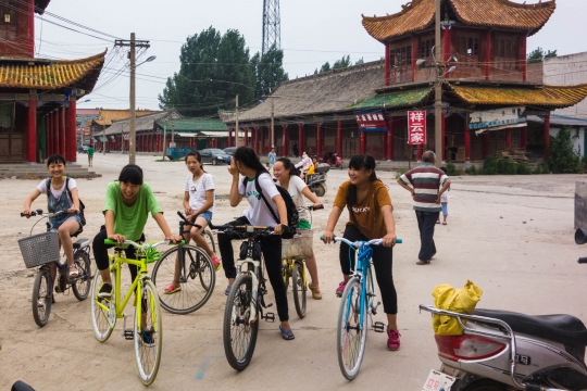Bicycle girls come and have a look