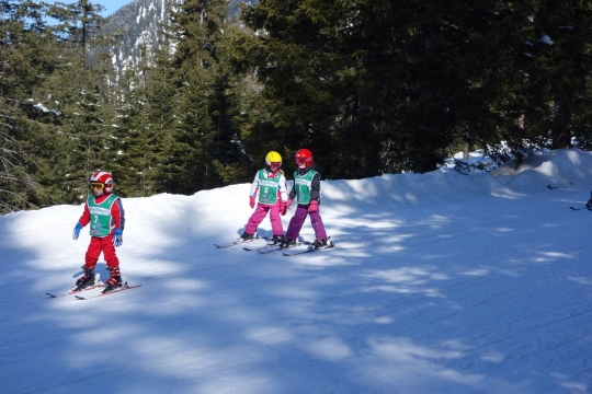 Kids on the ski's