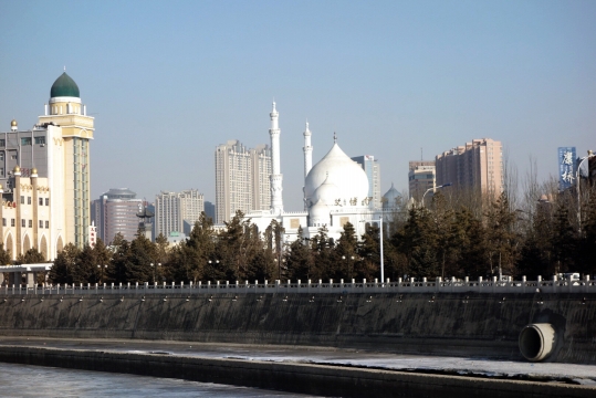 The mosque and frozen river