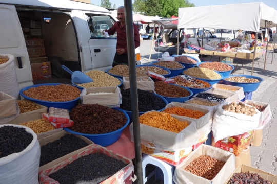 Weekly market in Selime