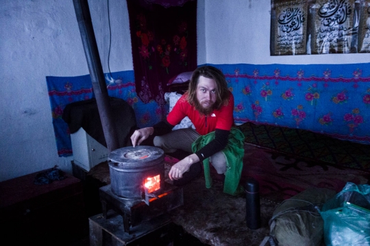 Finally we found this small shelter to stay warm