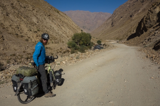 The road down from Garm Chasma hot springs