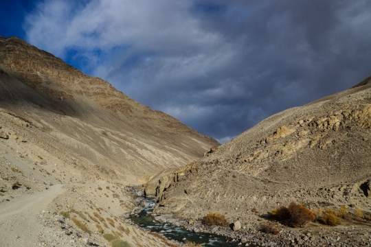 Autumn colours and the Pamir river