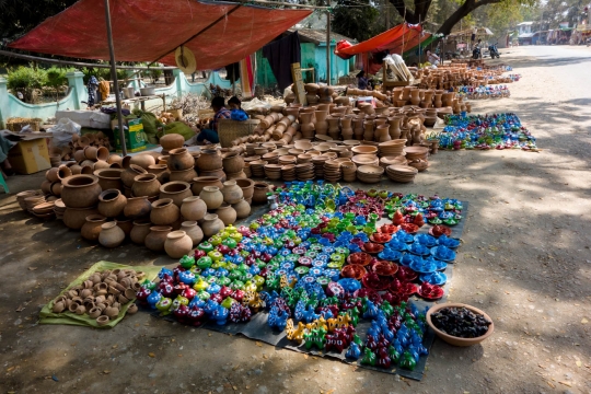 Pottery vendors