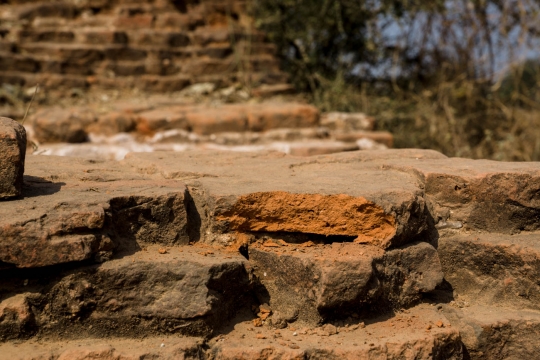 Bagan, broken rock