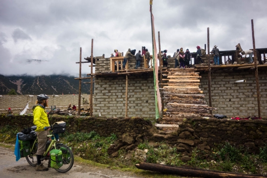 Many people are working on this house