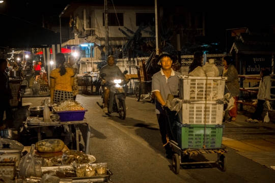 Mae Sariang market