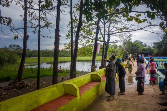 Bayin Nyi Cave and hot spring with monkeys