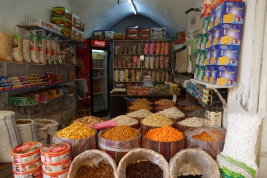 Mardin bazar - nuts and spices