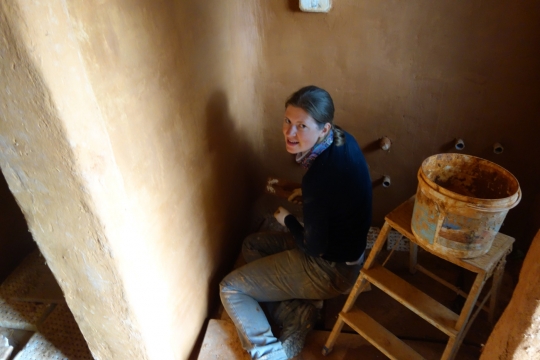Susanne pressing her wall