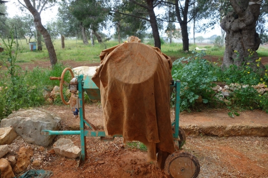 Keeping the mud in the mixer