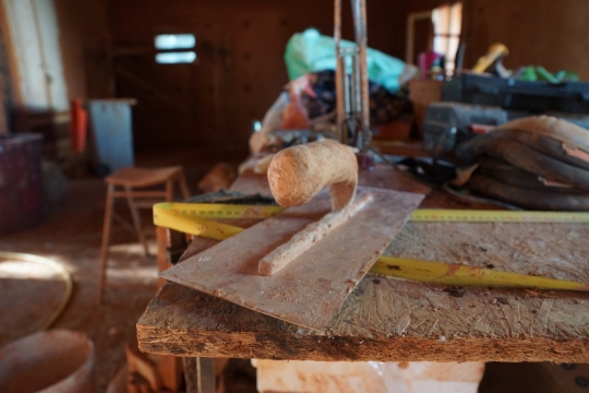 Detail in straw bale school