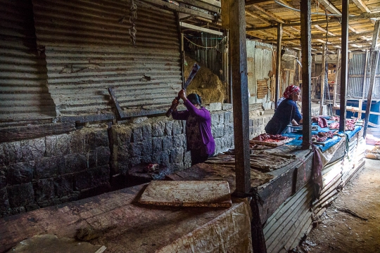 Kohima market chopping dog