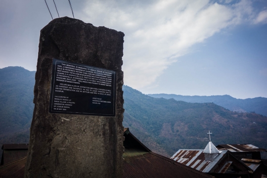 Khonoma statue
