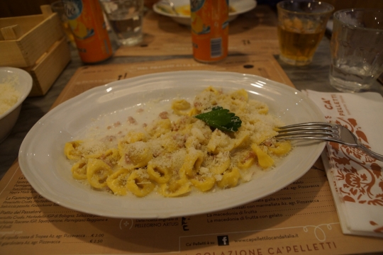 Eating at Ca'Paletti in Bologna, nice pasta dinner