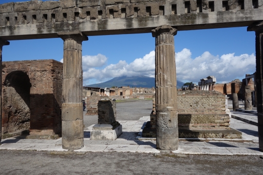 Mount Vesuvius in background