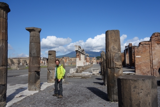 Mount Vesuvius in background