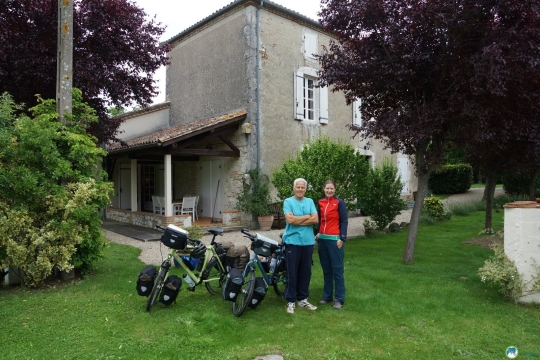 Camping in Davids backyard. We knocked on his door and were aloud to camp in the garden. Close to Le Mas d'Agenais.