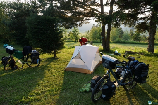 Setting up camp on a Dutch owned camping in Camurac.