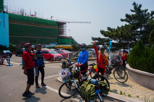 Group of cyclists who pointed us to the ferry to cross Qingdao