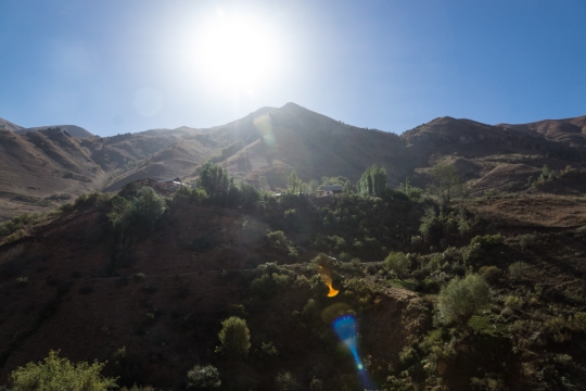 The sun and mountains