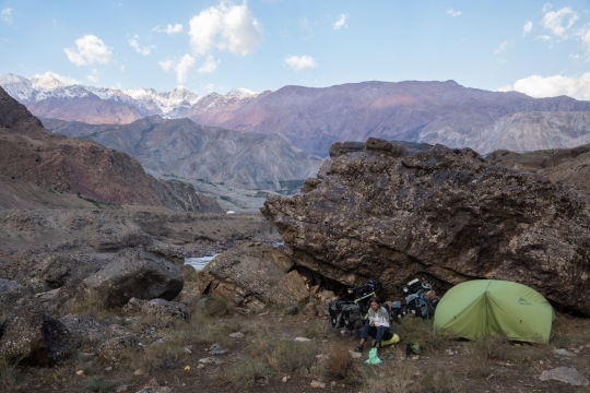 Camping along the M41