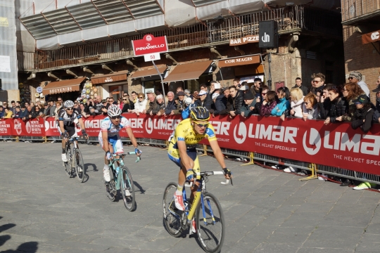 More riders coming to the finishline