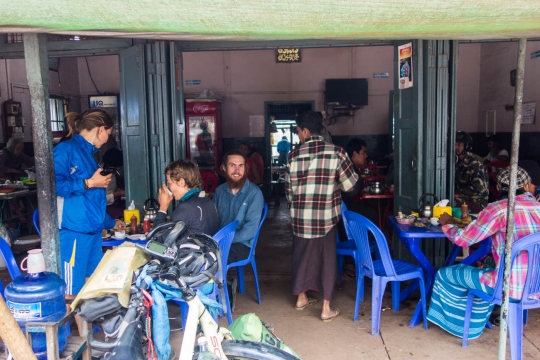 Great moslim teahouse in Theinzeik