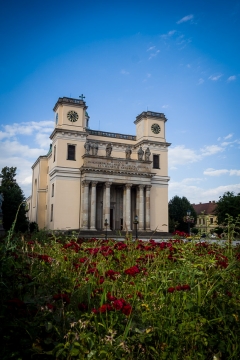 Large building in Vac