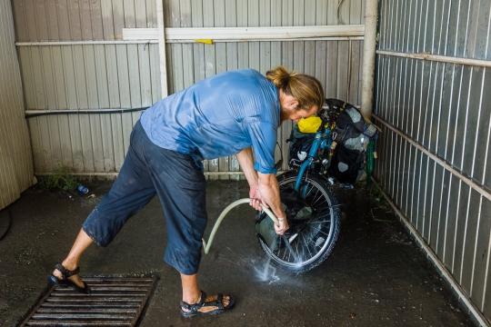 Cleaning bikes after mudfest