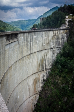 Transfagarasan: around the lake