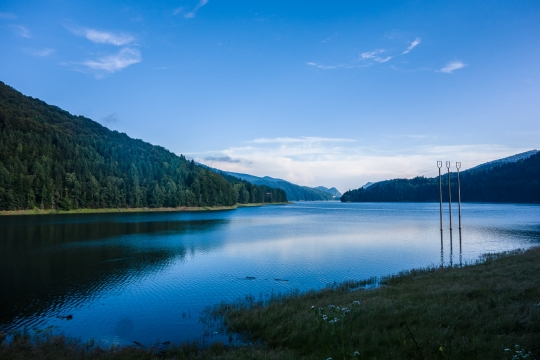 Transfagarasan: around the lake