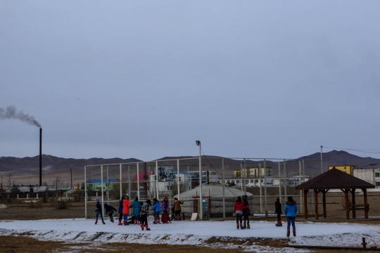 Bayankhongor children ice skating