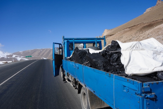 The truck Susanne took up a small pass with Isaba in the back