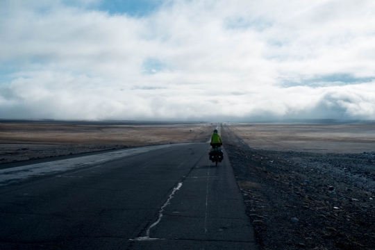 Downhill above the clouds. Photo by Bertrand.