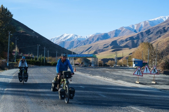 Almost out of the mountains. Photo by Bertrand.