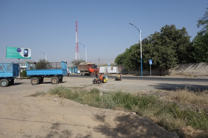 Tajikistan, meeting up with Trikeiteasy