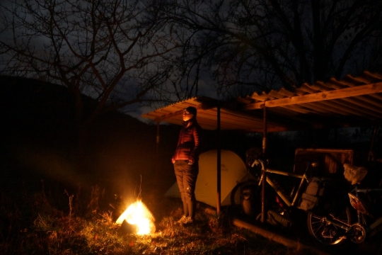 Camping in orchard Bad Salzig with our own fire